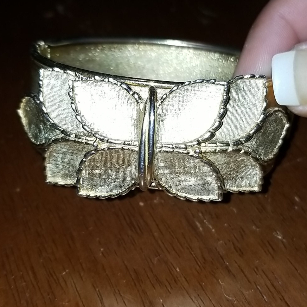 Vintage Coro Hinged Bangle